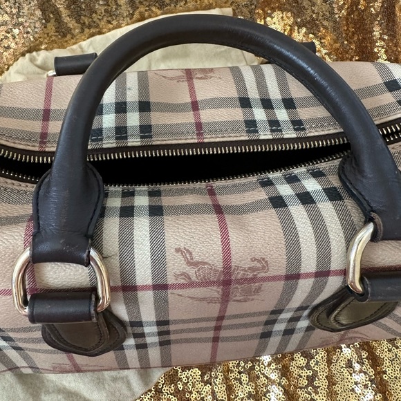 PRE-LOVED Authentic Burberry Vintage Checks Medium Bowling Bag - Picture 13 of 16